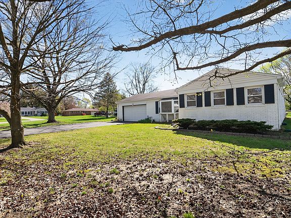 3rd image of 802 Chapel Hill Rd