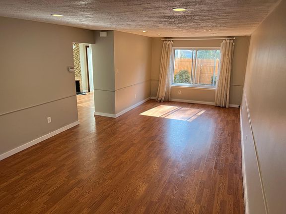 2nd image of 120 Aspen Ct