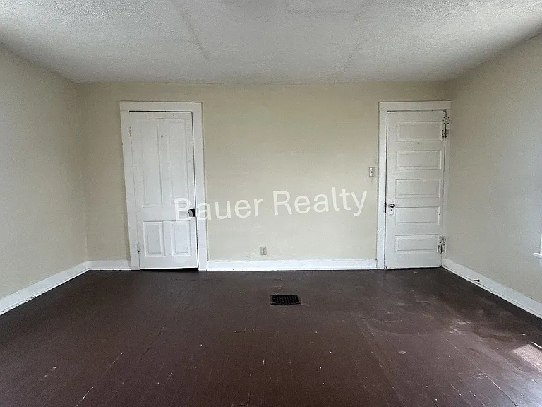 229 Ohio St — Photo 17