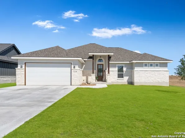 724 N DICKSON ST, Poth, TX 78147