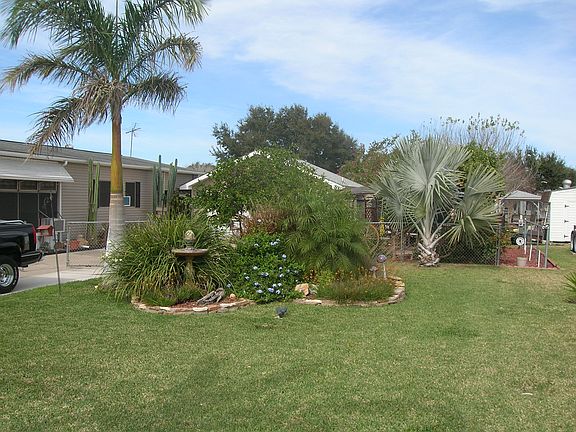 Frontyard flagstone berm 