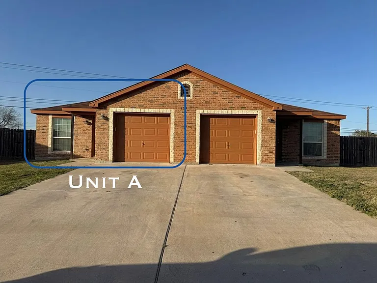 1537 Justin Loop — Photo 1
