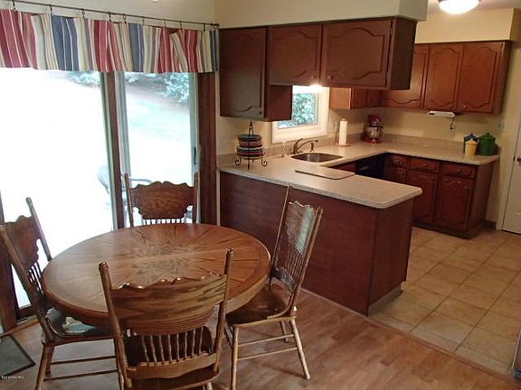 5th image of 693 Timberlane Dr