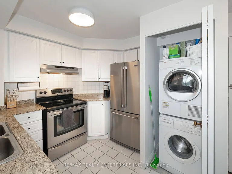 801 King St W #1108 — Photo 16