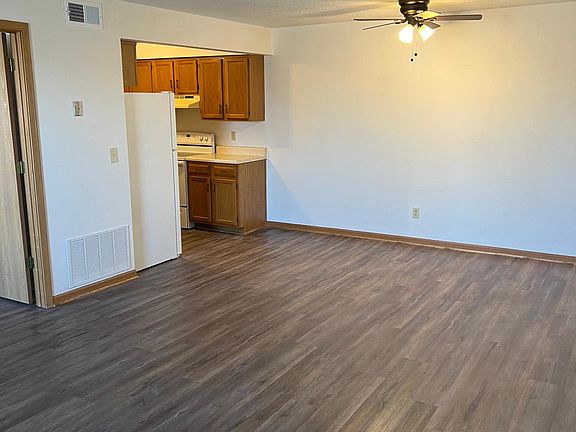 4th image of 924 NE Sunnyside Ln APT E