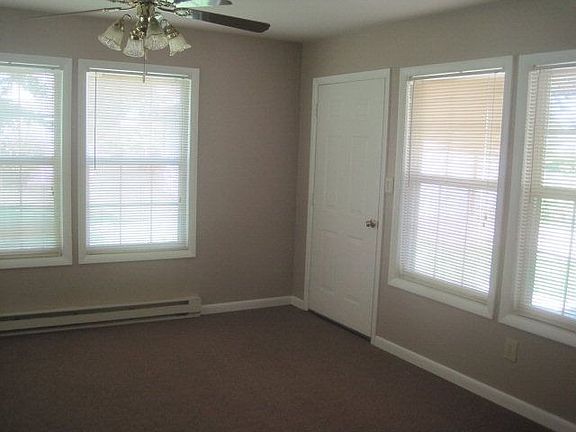 3rd image of 2648 Windsor Ave