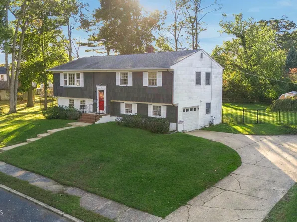 3 Roslyn Drive, Oakhurst, NJ 07755