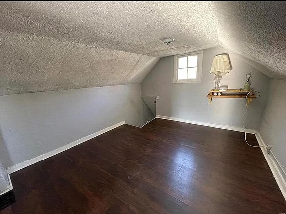 4th image of 3941 Schiller Pl