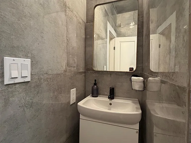 402 Hyde Park Blvd #1 — Photo 21