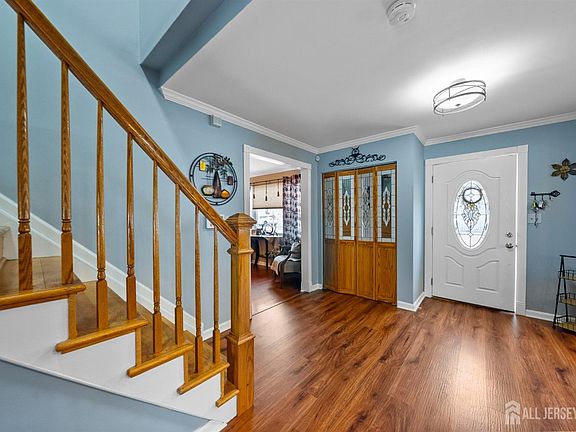 4th image of 30 Arvin Rd