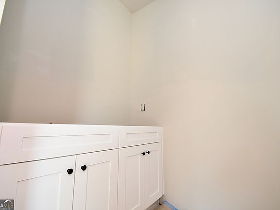 5th image of 215 Timsbury