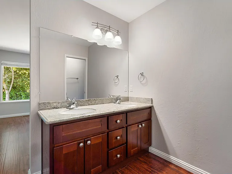 866 Woodland Ct — Photo 34