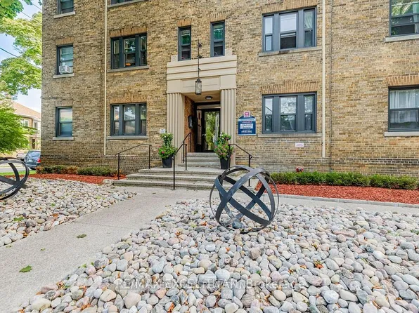 8 Mallory Gdns #23, Toronto, ON M4V 2A8