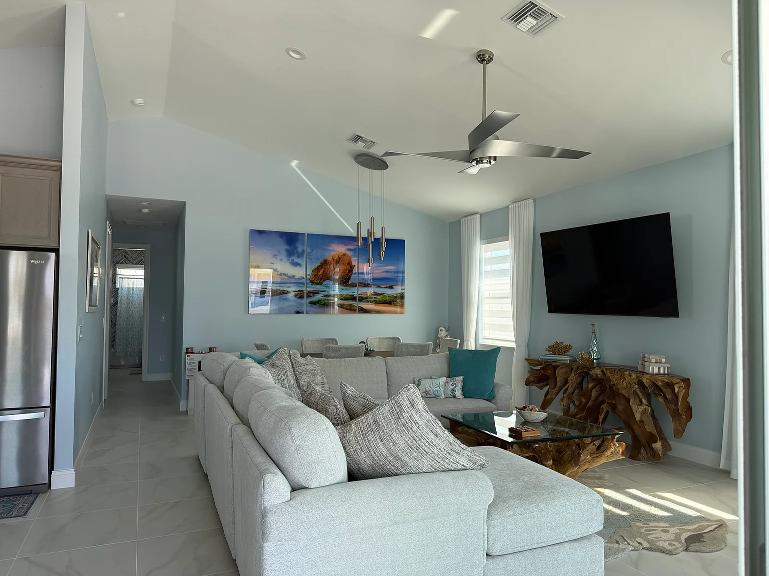 3 bed, 2200 sqft, $11,787 — Photo 4