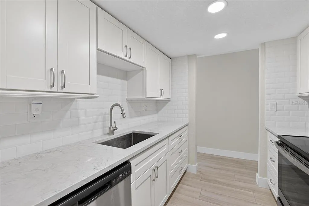2 bed, 2.0 bath, 1050 sqft, $2,200 — Photo 3