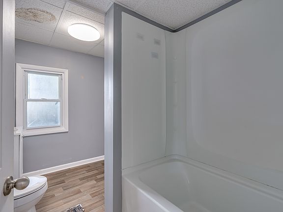 5th image of 140 E Main St #1