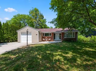 502 E Spooner Rd, Milwaukee, WI 53217