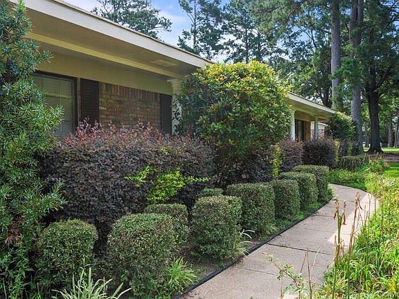2nd image of 2108 Crabapple Dr