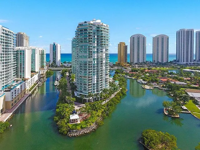 16500 Collins Ave #642