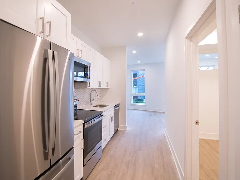 1325 N Lee St — Photo 30