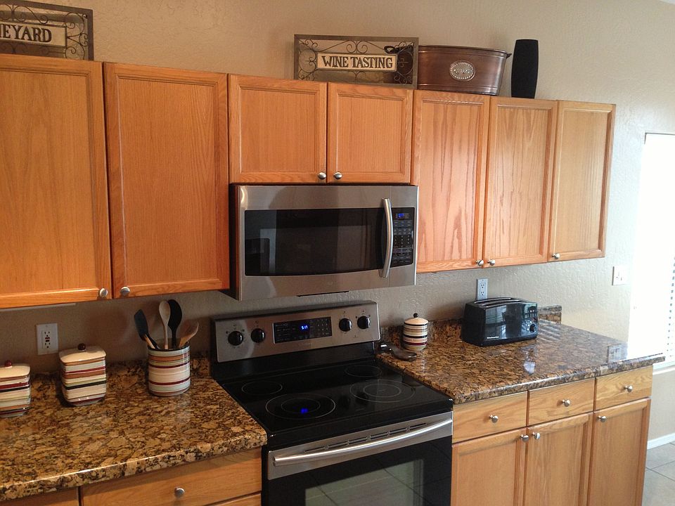Granite & stainless kitchen