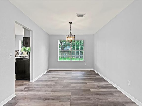 5th image of 3507 Green Fields Dr