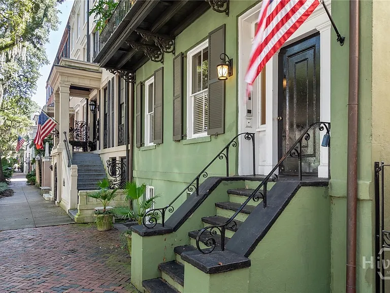 15 E Jones St #1B — Photo 1