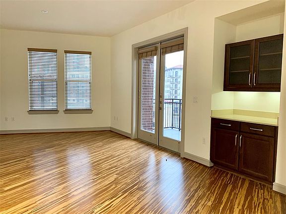 3rd image of 2523 Carlisle St #613