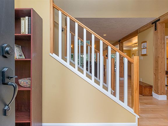 3rd image of 2366 Losee Rd