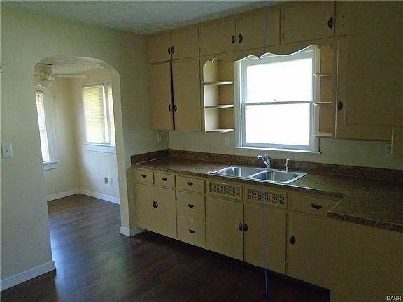 3rd image of 5 N Sunrise Ave