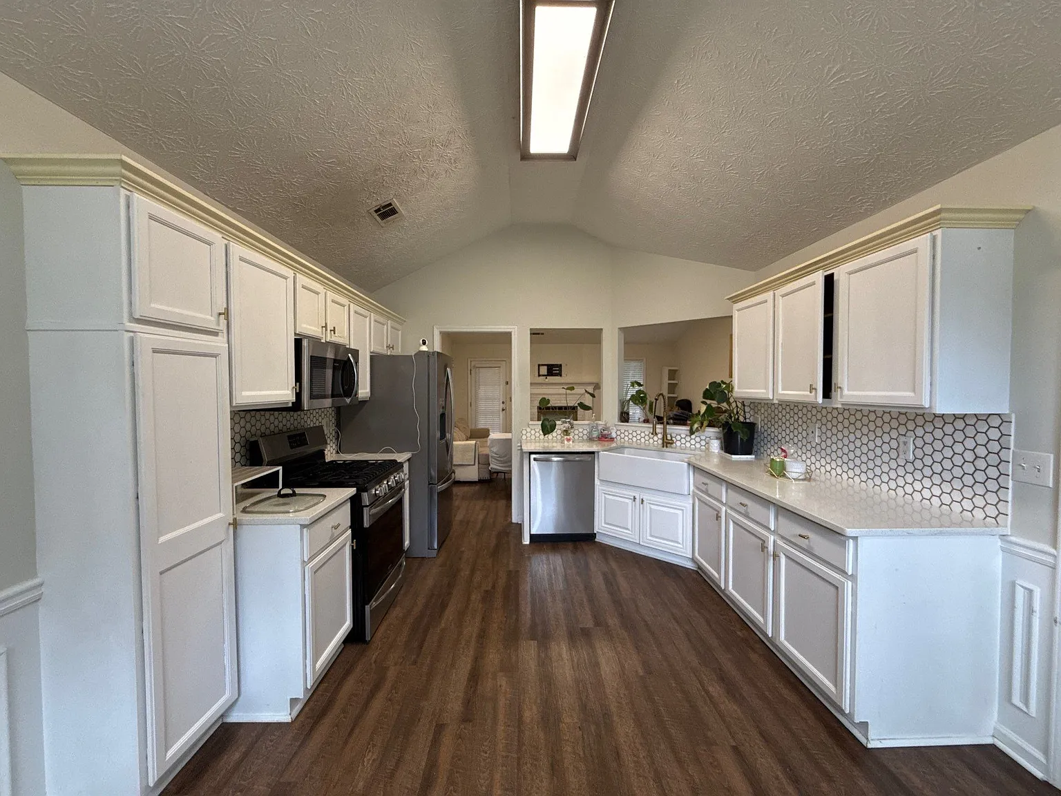 3 bed, 1550 sqft, $2,100 — Photo 2