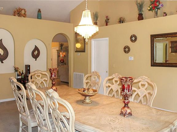 5th image of 178 SW North Wakefield Cir