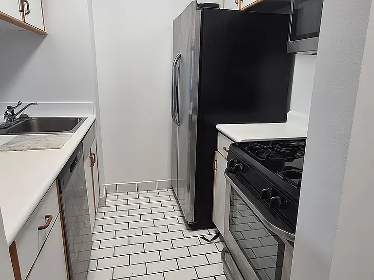200 Rector Pl #9C — Photo 7