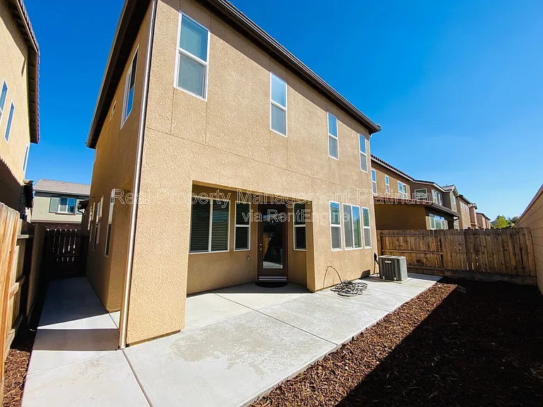 2534 Mustang Dr — Photo 9