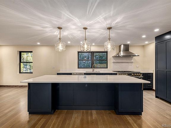 3rd image of 205 Loop Drive