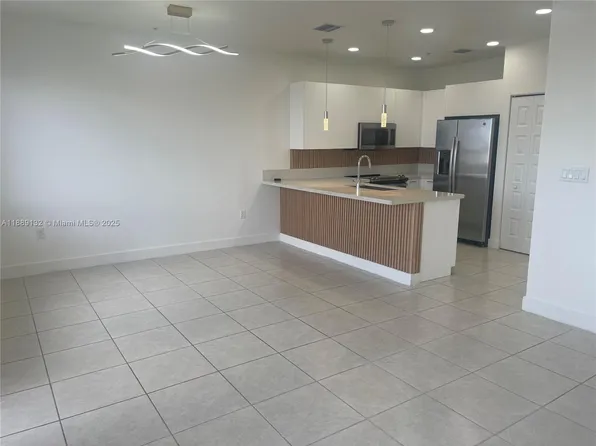 6455 NW 103rd Pl #304, Doral, FL 33178