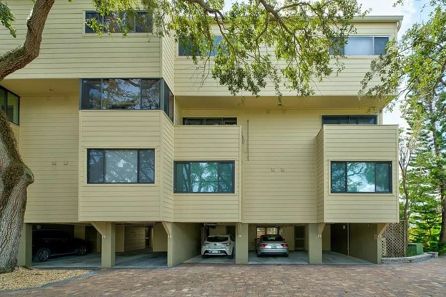 2 bed, 2.5 bath, 1264 sqft, $3,250 — Photo 2