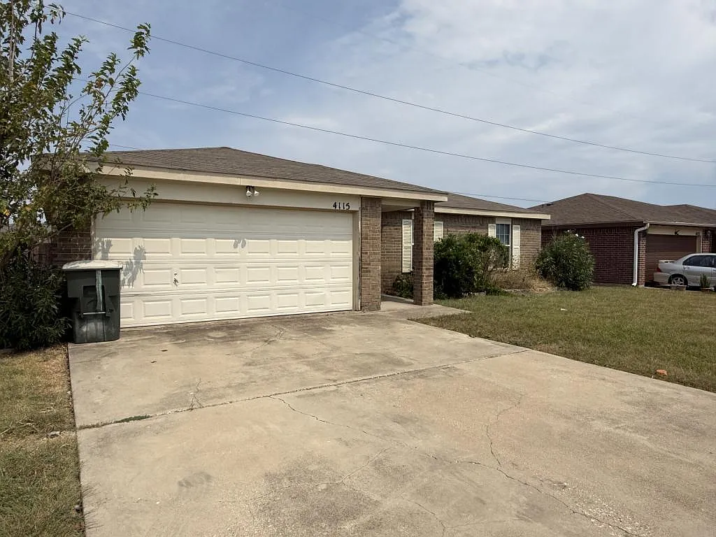 4115 Mustang Dr. — Photo 2