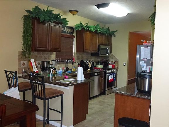 3rd image of 4027 Camelia Glen Ln