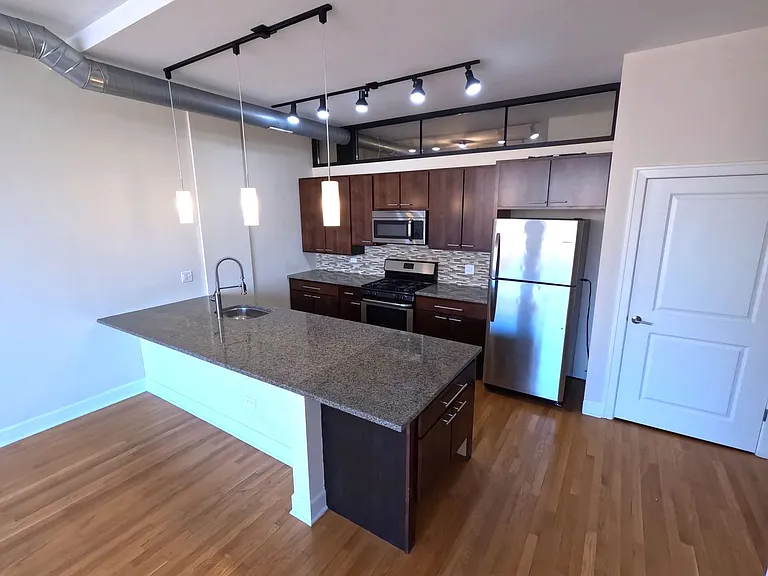 2764 N Milwaukee Ave — Photo 2