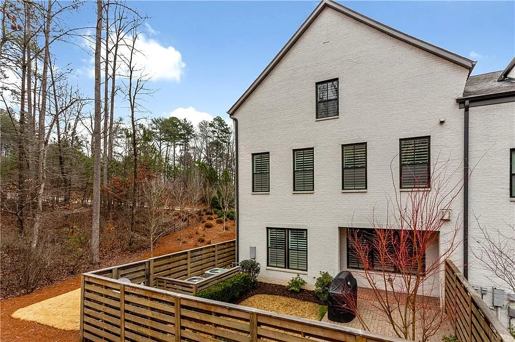 3 bed, 3.5 bath, 3785 sqft, $5,400 — Photo 2