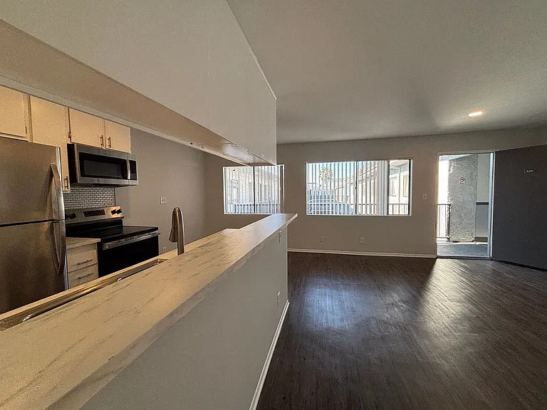 951 S. Oxford Ave. — Photo 71