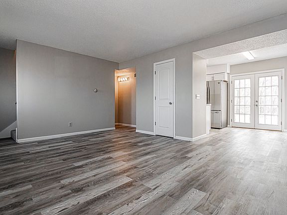 3rd image of 1371 Parkside Dr