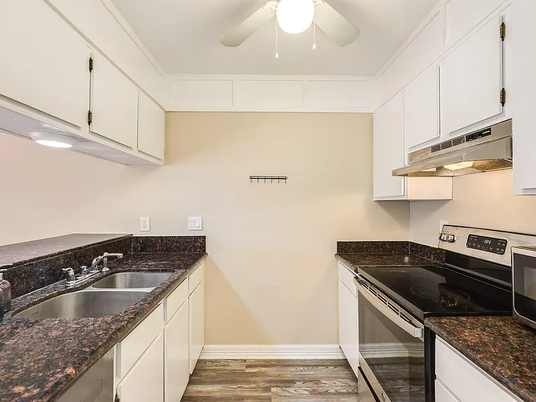7140 N Holiday Dr — Photo 14