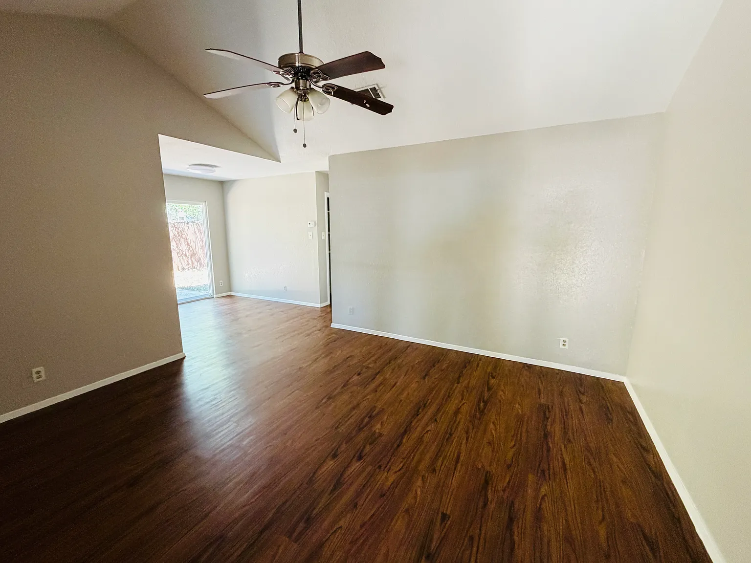 8808 Pineridge Dr — Photo 3