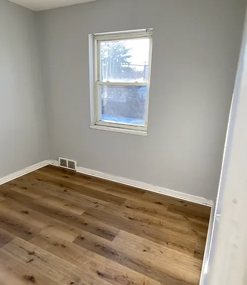 202 E Bruce Ave — Photo 5
