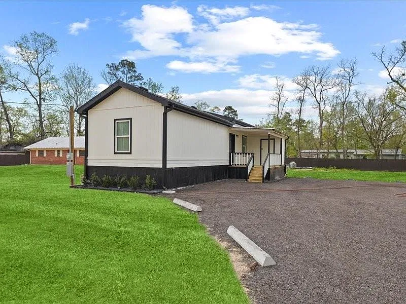 3 bed, 2.0 bath, 1052 sqft, $1,500 — Photo 1