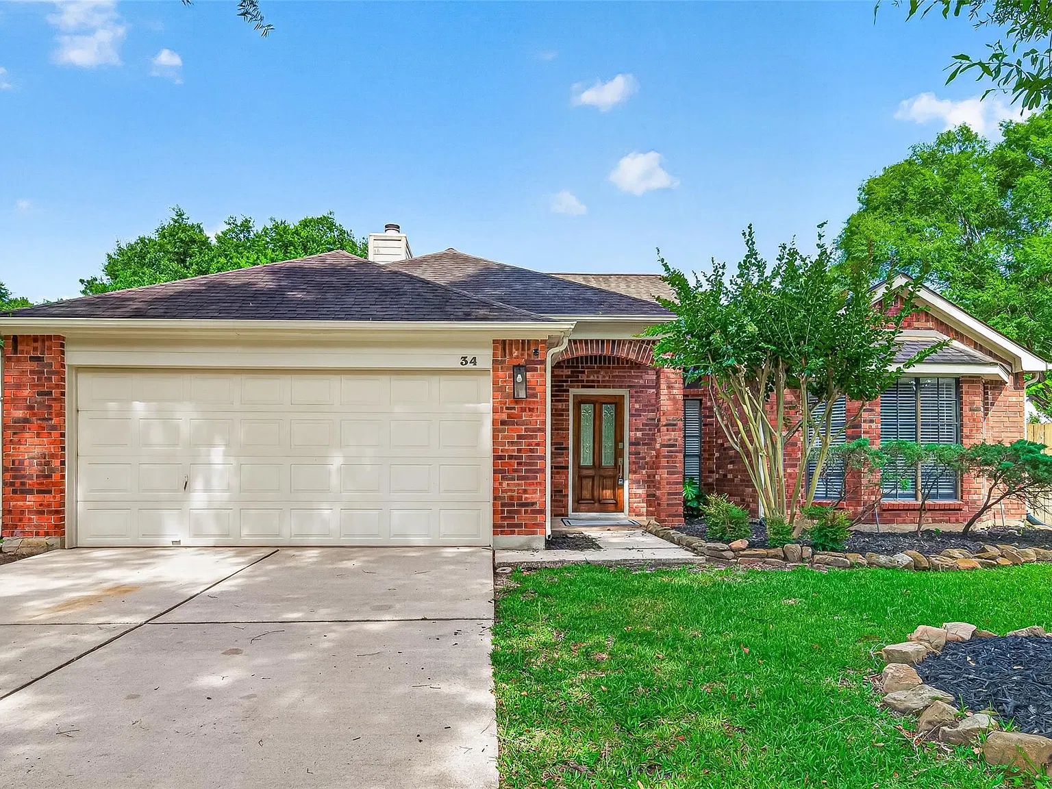 4 bed, 2.0 bath, 1972 sqft, $2,950 — Photo 2