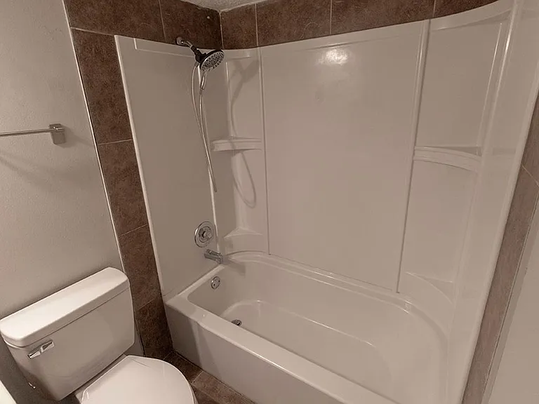 215 Wheaton Ct — Photo 24