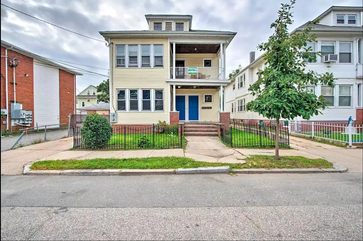 36 Pembroke Ave — Photo 1